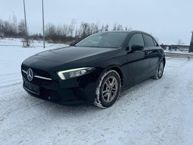 Schwarz Gebraucht 2019 Mercedes A160 Night Limousine | 12.499 € (Superpreis) - Bild 1/4