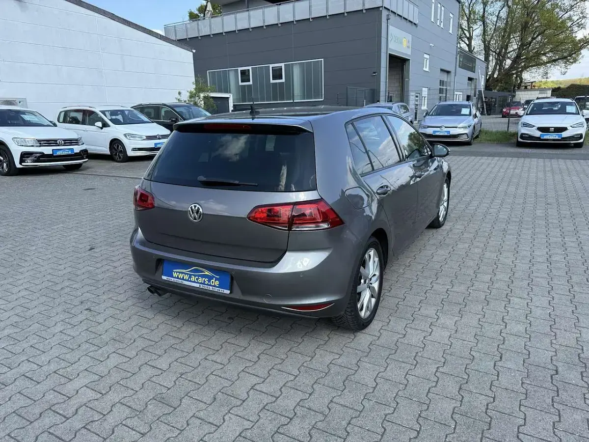 Gebraucht VW Golf VII Highline 150 PS (110 kW) 2016 Limestone grey Limousine