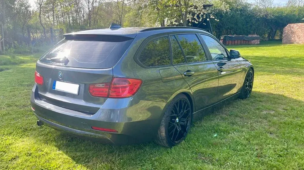 Gebraucht BMW 320 184 PS (135 kW) 2012 Grau Kombi