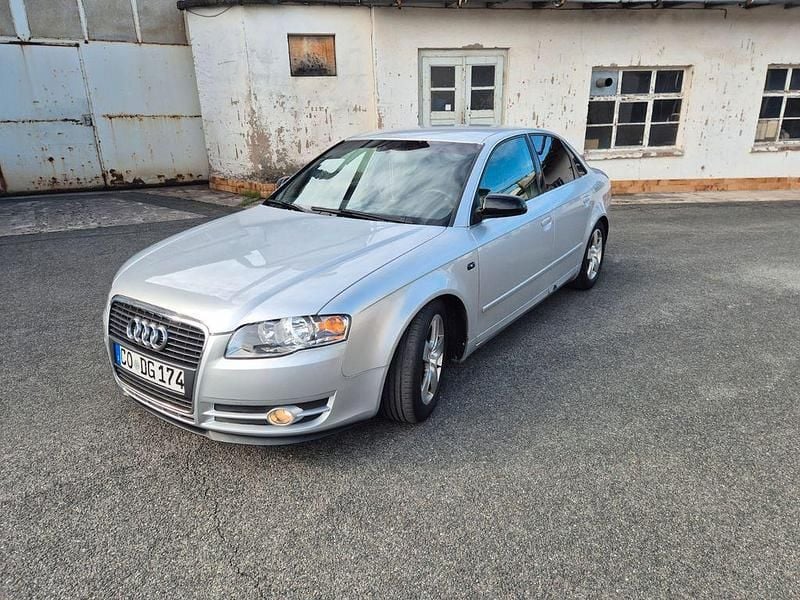 Silber Gebraucht 2005 Audi A4 Limousine | 2.900 € (Etwas zu teuer) - Bild 1/4