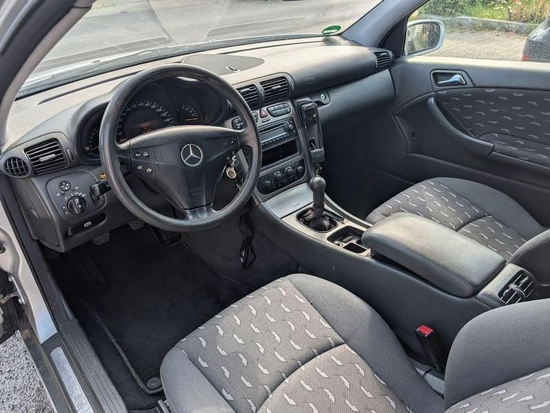 Silber Gebraucht 2002 Mercedes 200 Coupé | 1.200 € - Bild 1/4