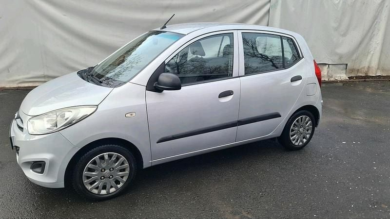 Gebraucht Hyundai i10 69 PS (50 kW) 2011 Silber Kleinwagen