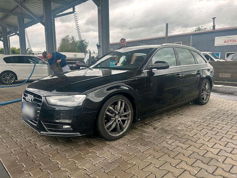 Schwarz Gebraucht 2013 Audi A4 Kombi | 8.300 € (Guter Preis) - Bild 1/4
