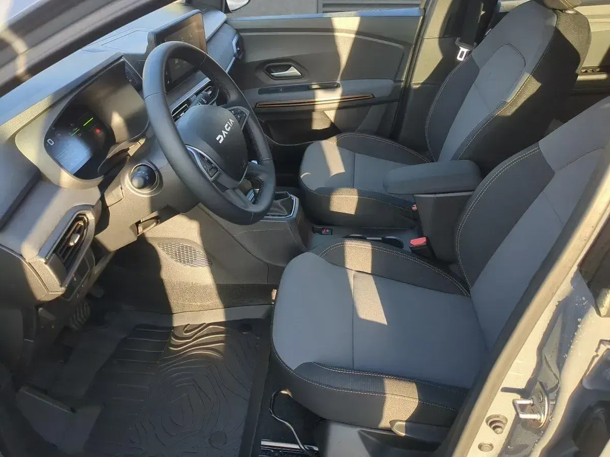 Neu Dacia Jogger Extreme 141 PS (103 kW) 2025 Schiefergrau Van / Kleinbus