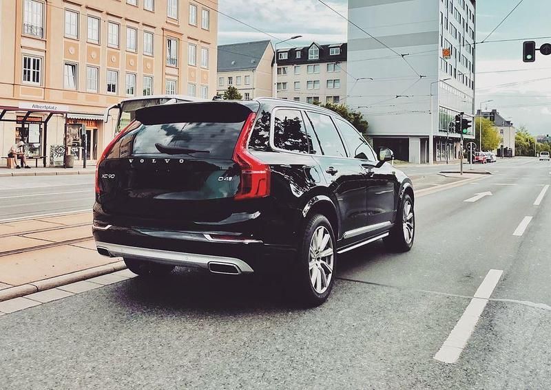 Schwarz Gebraucht 2016 Volvo XC90 Inscription SUV | 22.990 € (Teuer) - Bild 1/4