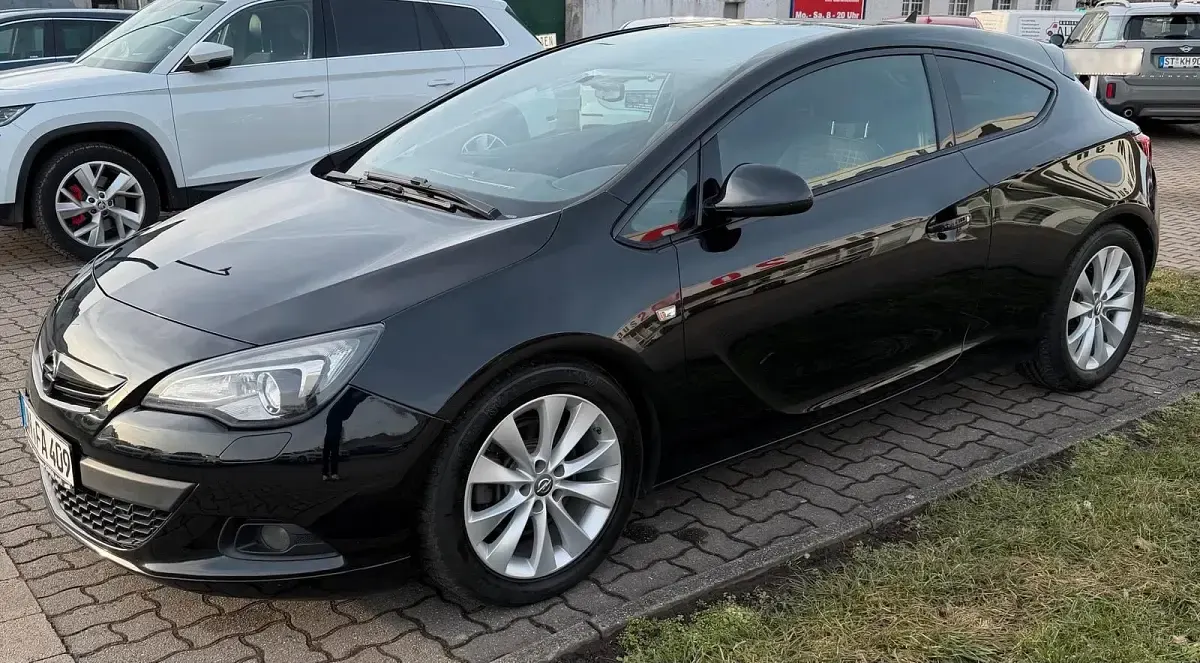Second-hand Opel Astra Basis 165 CP (121 kW) 2015 Negru Hatchback