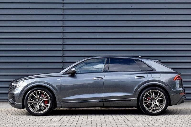 Używany Audi Q8 Proline 381 KM (280 kW) 2021 Szary SUV