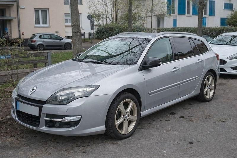 Gebraucht Renault Laguna III GT 150 PS (110 kW) 2011 Silber Limousine