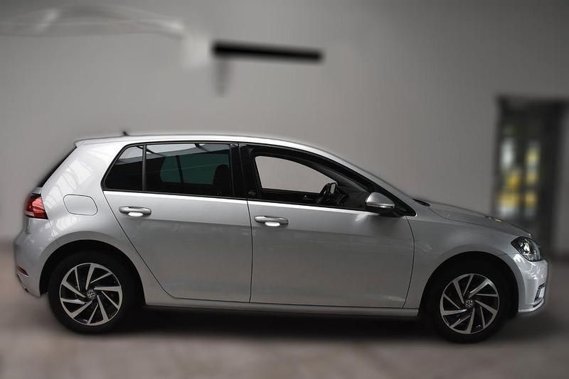 Silber metallic Gebraucht 2018 VW Golf VII Sound | 14.910 € (Fairer Preis) - Bild 1/4