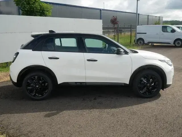 Neu Fiat 600 Street 101 PS (74 kW) 2026 Gelato weiss mit schwarzem dach SUV