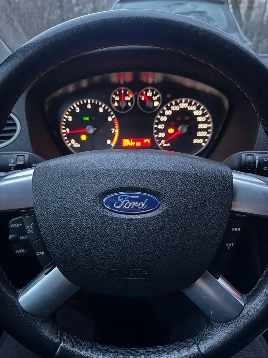 Second-hand Ford Focus 2007 Negru Hatchback