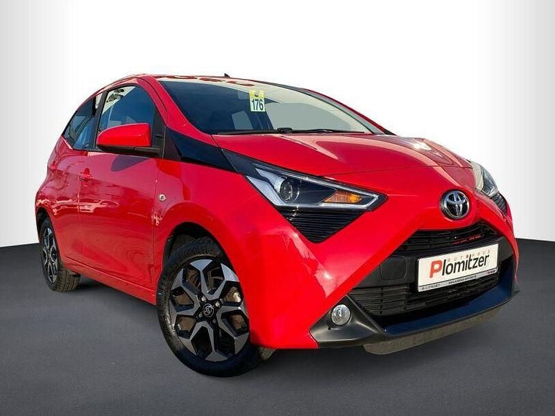 Vulcanorot Gebraucht 2019 Toyota Aygo X-play Kleinwagen | 10.985 € (Fairer Preis) - Bild 1/4