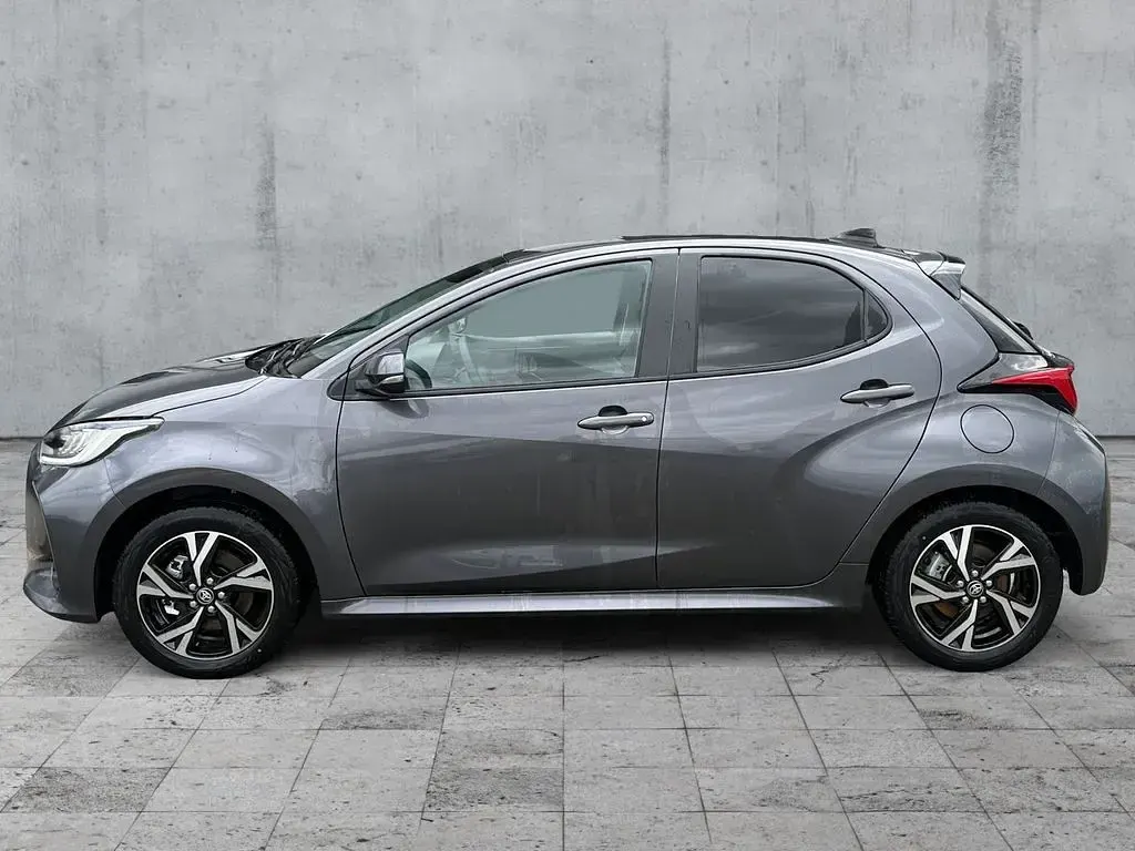 Neu Toyota Yaris 116 PS (85 kW) 2026 Grey metallic Kleinwagen
