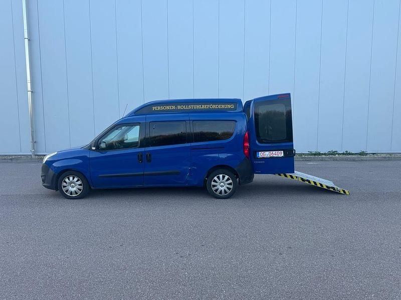Blau Gebraucht 2017 Opel Combo Selection Van / Kleinbus | 4.760 € - Bild 1/4
