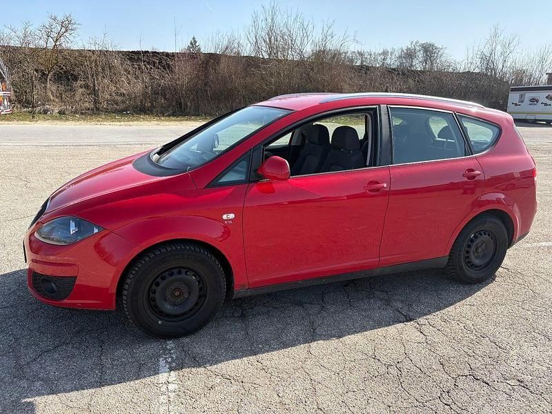 Gebraucht Seat Altea XL Ecomotive 105 PS (77 kW) 2011 Rot Van / Kleinbus