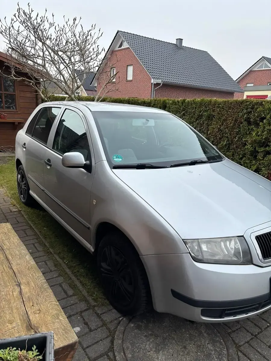 Używany Skoda Fabia 75 KM (55 kW) 2004 Srebrny Hatchback