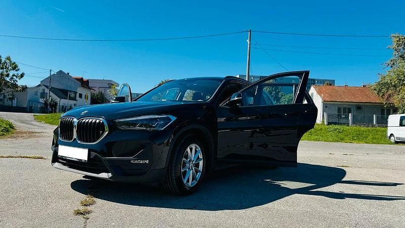 Schwarz Gebraucht 2021 BMW X1 Advantage SUV | 23.000 € (Guter Preis) - Bild 1/4