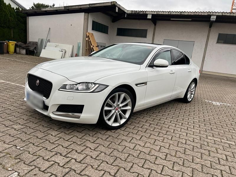 Gebraucht Jaguar XF 184 PS (135 kW) 2018 Weiß Limousine