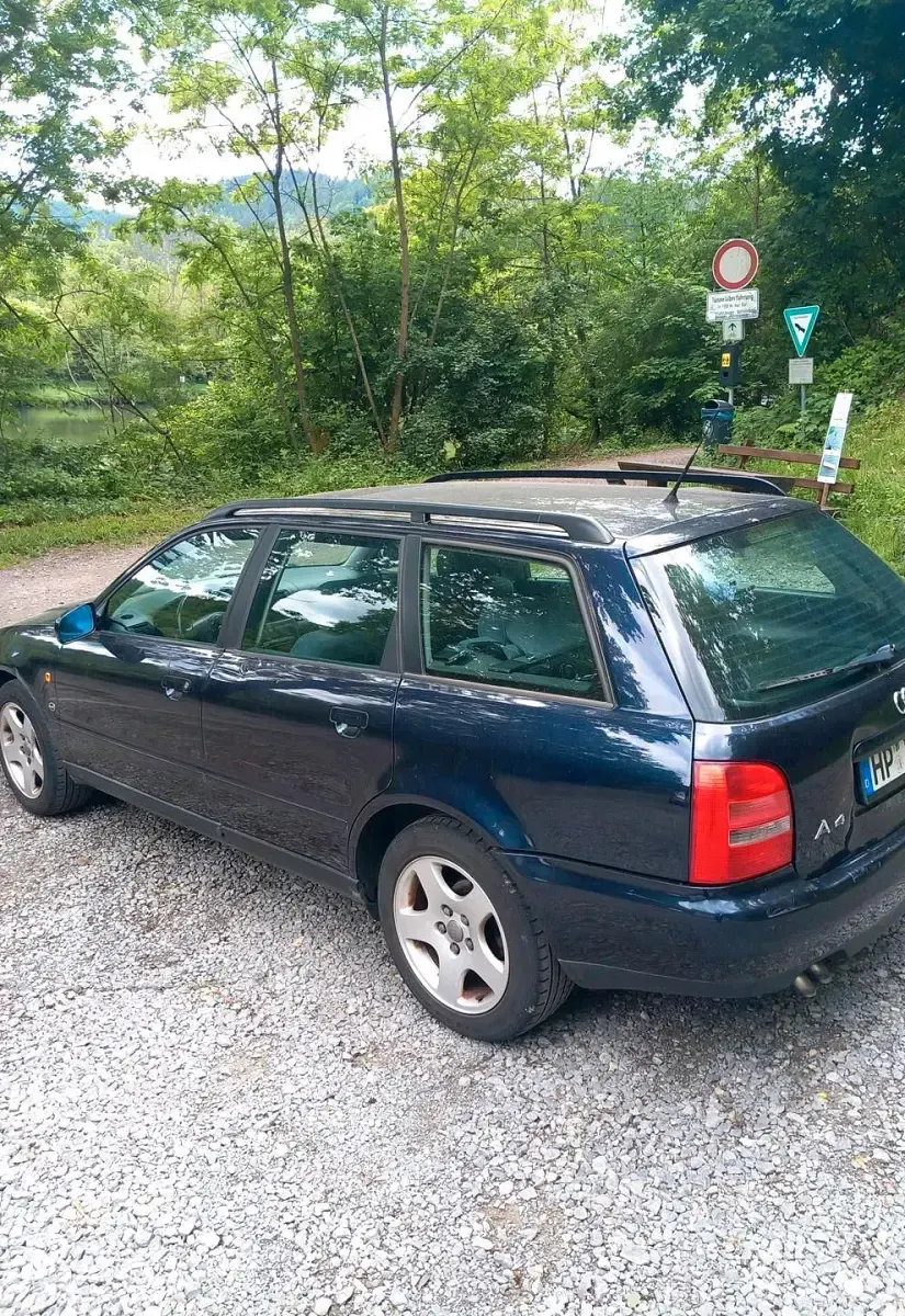Brugt Audi A4 110 HK (80 kW) 1997 Blå Stationcar