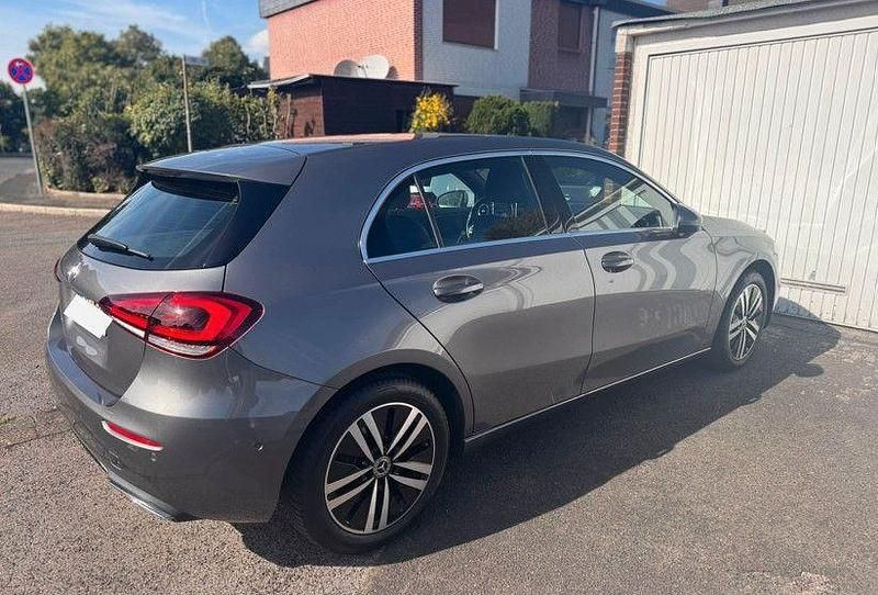 Grau Gebraucht 2021 Mercedes A200 Progressive Limousine | 22.500 € (Guter Preis) - Bild 1/4