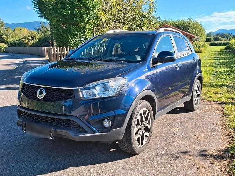 Blau Gebraucht 2016 Ssangyong (KGM) Korando SUV | 10.900 € - Bild 1/4