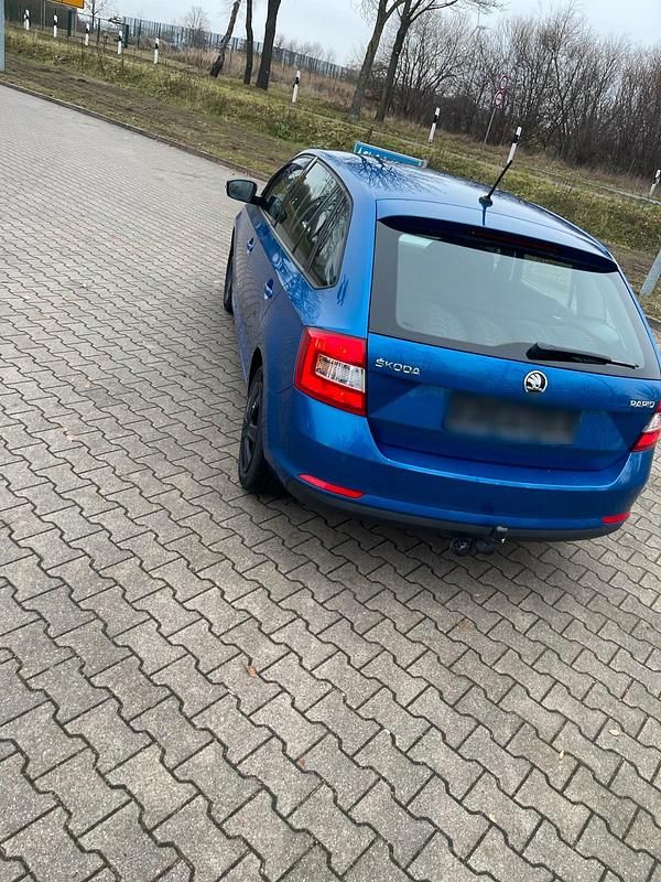 Gebraucht Skoda Rapid 90 PS (66 kW) 2016 Blau Kleinwagen