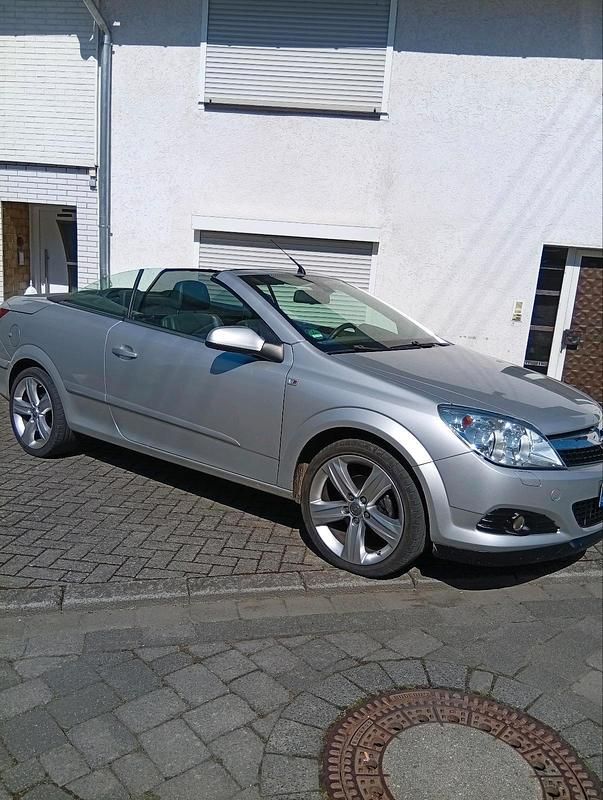 Gebraucht Opel Astra Cabriolet 140 PS (102 kW) 2008 Silber Cabrio