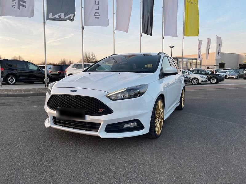 Gebraucht Ford Focus ST 185 PS (136 kW) 2015 Weiß Kombi