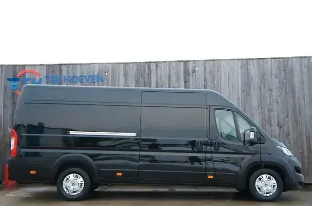 Gebraucht Peugeot Boxer 165 PS (121 kW) 2021 Schwarz Van