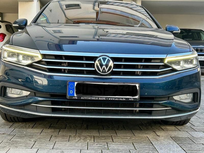 Blau Gebraucht 2022 VW Passat Elegance Kombi | 23.000 € (Guter Preis) - Bild 1/4