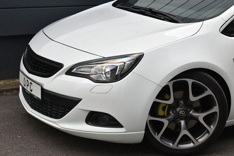 Weiß Gebraucht 2013 Opel Astra GTC OPC Coupé | 6.991 € (Fairer Preis) - Bild 1/4