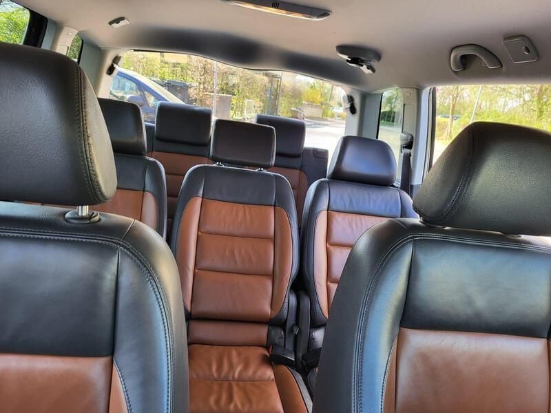 Schwarz Gebraucht 2010 VW Touran Highline Van / Kleinbus | 5.900 € - Bild 1/4