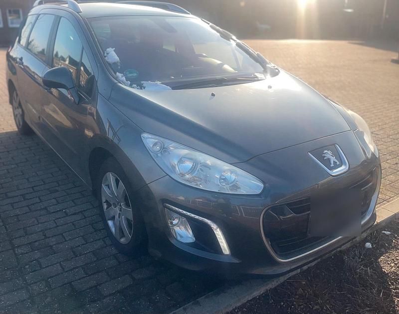 Gebraucht Peugeot 308 SW 112 PS (82 kW) 2012 Grau Limousine