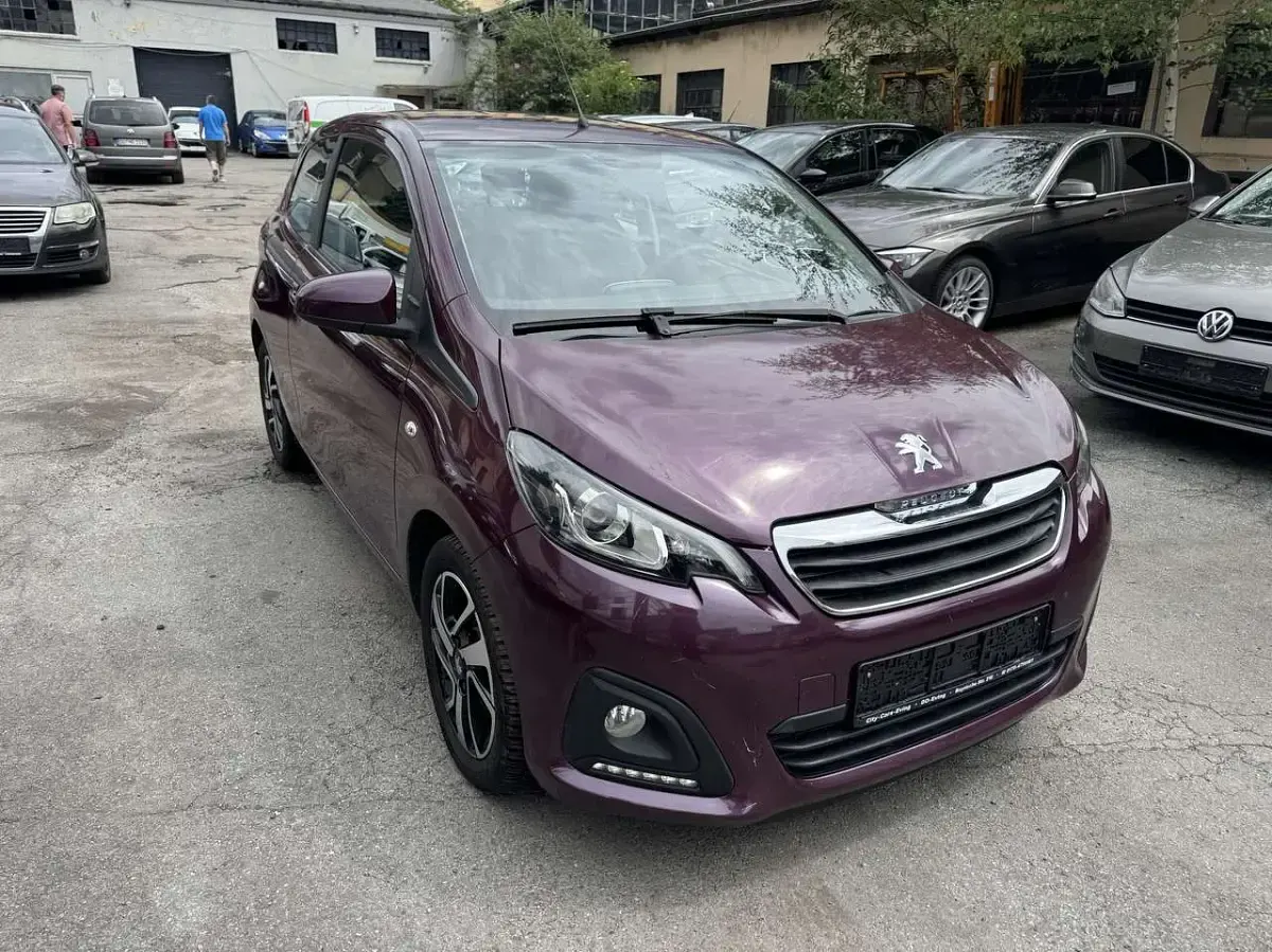 Gebraucht Peugeot 108 Active 82 PS (60 kW) 2016 Red purple metallic Kleinwagen
