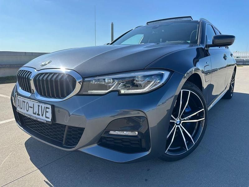Grau Gebraucht 2021 BMW 330e M Sport Limousine | 27.990 € (Guter Preis) - Bild 1/4