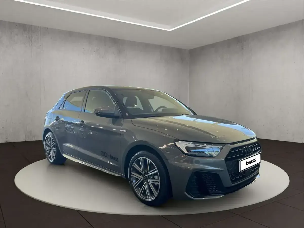 Gebraucht Audi A1 S-Line 116 PS (85 kW) 2026 Chronosgrau metallic/mythossch SUV