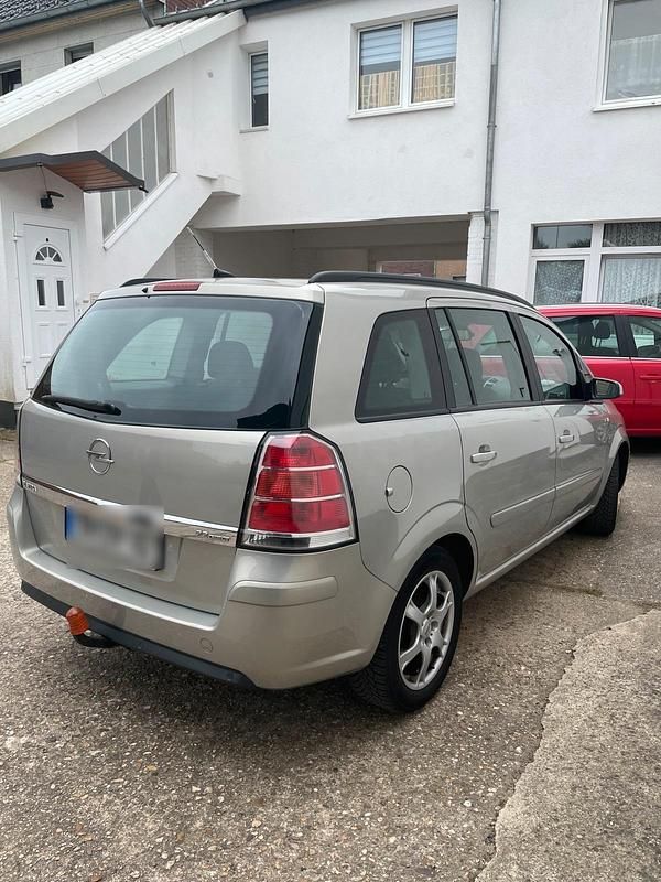 Gebraucht Opel Zafira 150 PS (110 kW) 2005 Silber Van / Kleinbus