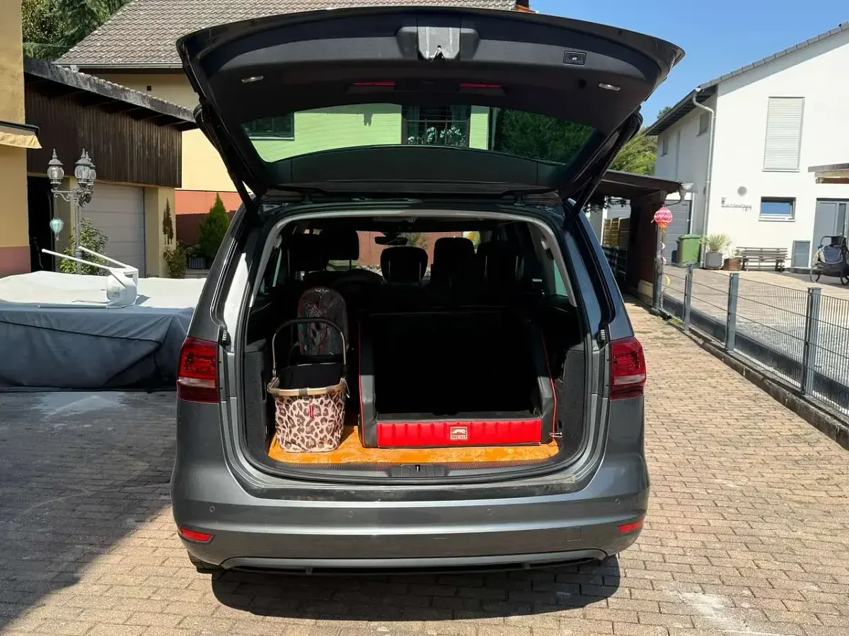 Gebraucht VW Sharan Comfortline 150 PS (110 kW) 2021 Grau Van / Kleinbus