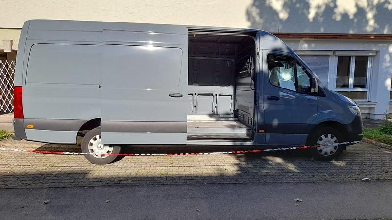 Gebraucht Mercedes Sprinter 170 PS (125 kW) 2023 Grau Van