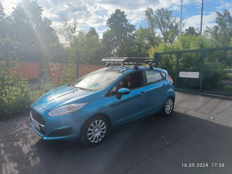 Używany Ford Fiesta Trend 60 KM (44 kW) 2016 Niebieski Hatchback