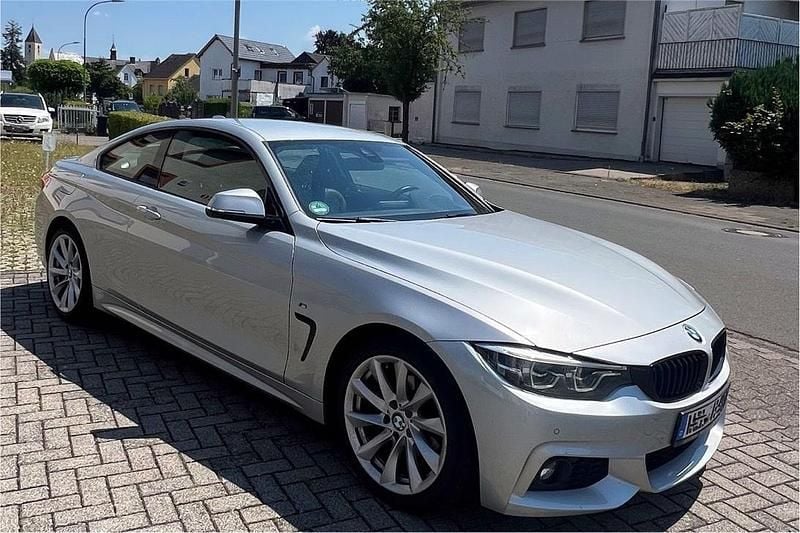Silber Gebraucht 2019 BMW 420 M Sport Coupé | 24.600 € (Fairer Preis) - Bild 1/4