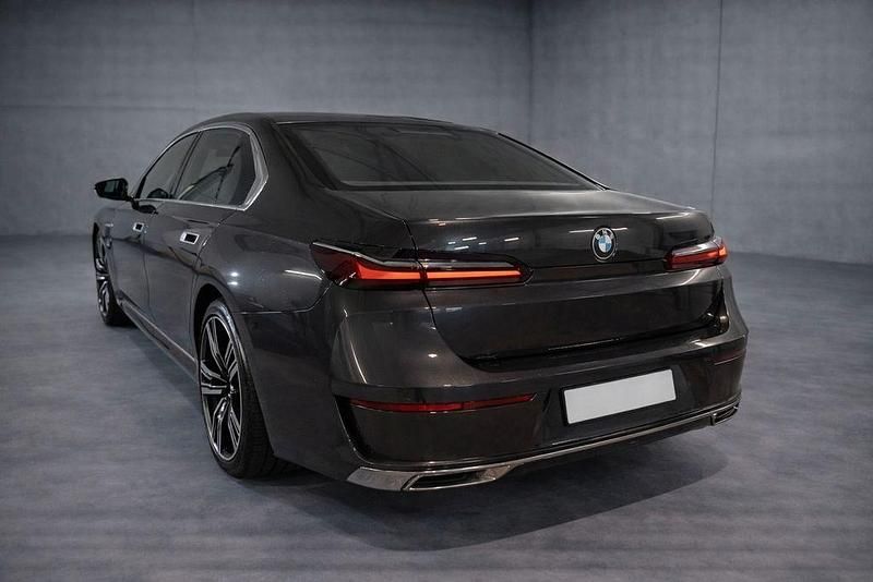 Gebraucht BMW 750e 313 PS (230 kW) 2024 Grau Limousine