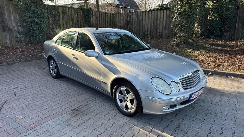 Gebraucht Mercedes E240 177 PS (130 kW) 2004 Silber Limousine