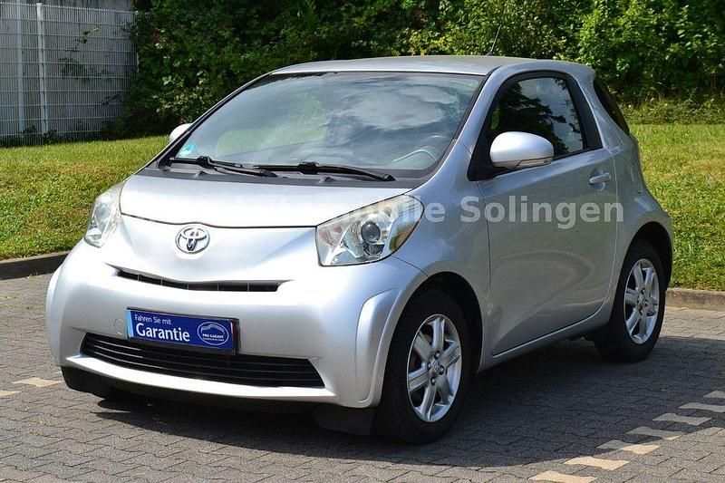 Silber Gebraucht 2009 Toyota iQ Basis Kleinwagen | 7.999 € (Fairer Preis) - Bild 1/4