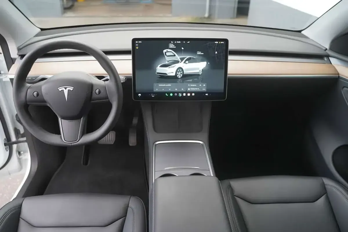 Gebraucht Tesla Model Y Standard Range 219 kW (299 PS) 2024 Weiß SUV