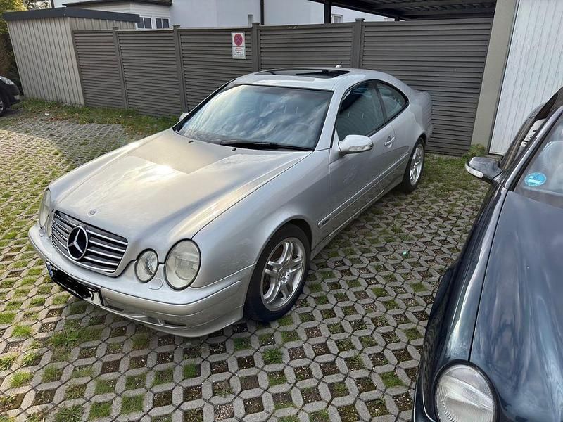 Silber Gebraucht 2002 Mercedes CLK320 Avantgarde Coupé | 7.999 € (Fairer Preis) - Bild 1/4