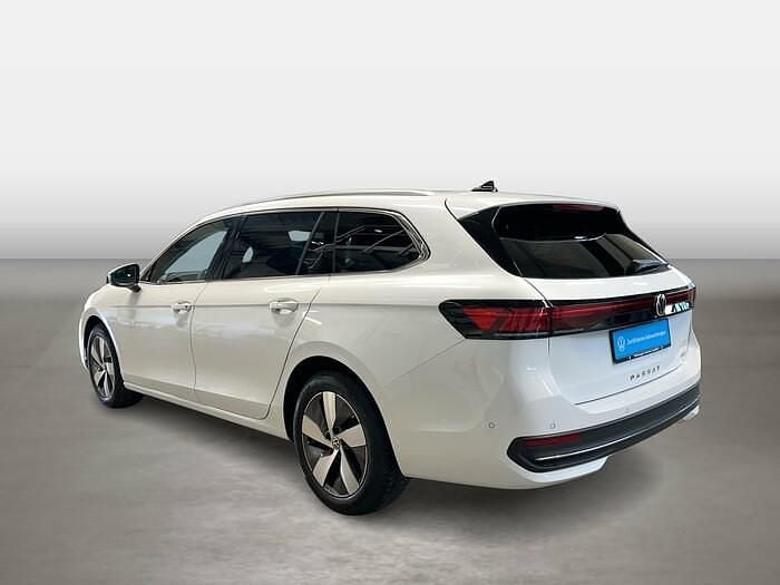 Gebraucht VW Passat Business 150 PS (110 kW) 2025 Oryxweiss perlmutteffekt Kombi
