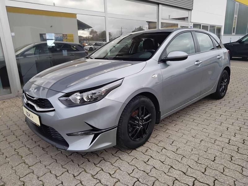 Gebraucht Kia Ceed Spirit 159 PS (116 kW) 2022 Graumet. Kleinwagen