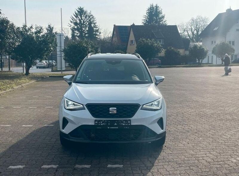 Weiß Gebraucht 2024 Seat Arona Style SUV | 21.400 € (Fairer Preis) - Bild 1/4