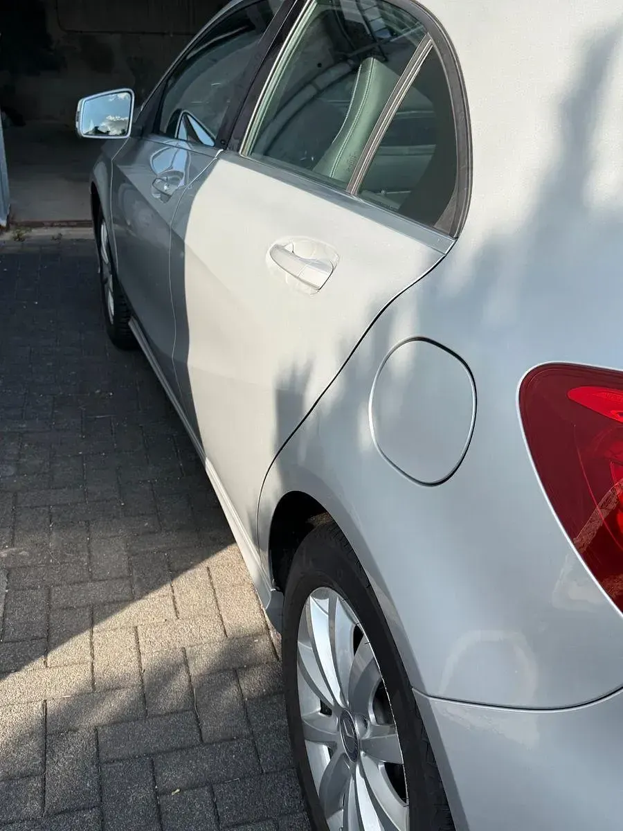 Gebraucht Mercedes A180 122 PS (89 kW) 2015 Silber Kleinwagen